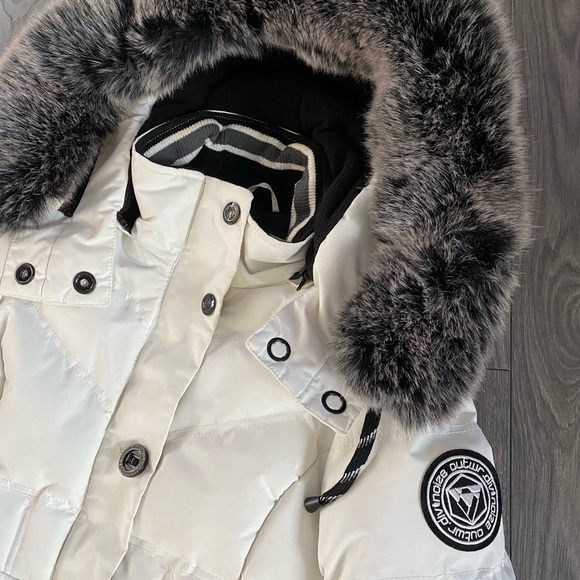 COPY - Beautiful white women’s   winter parka. Size Small - Picture 4 of 7